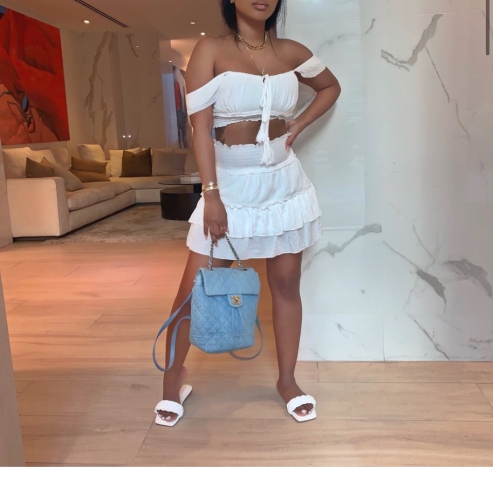 Frill white skirt